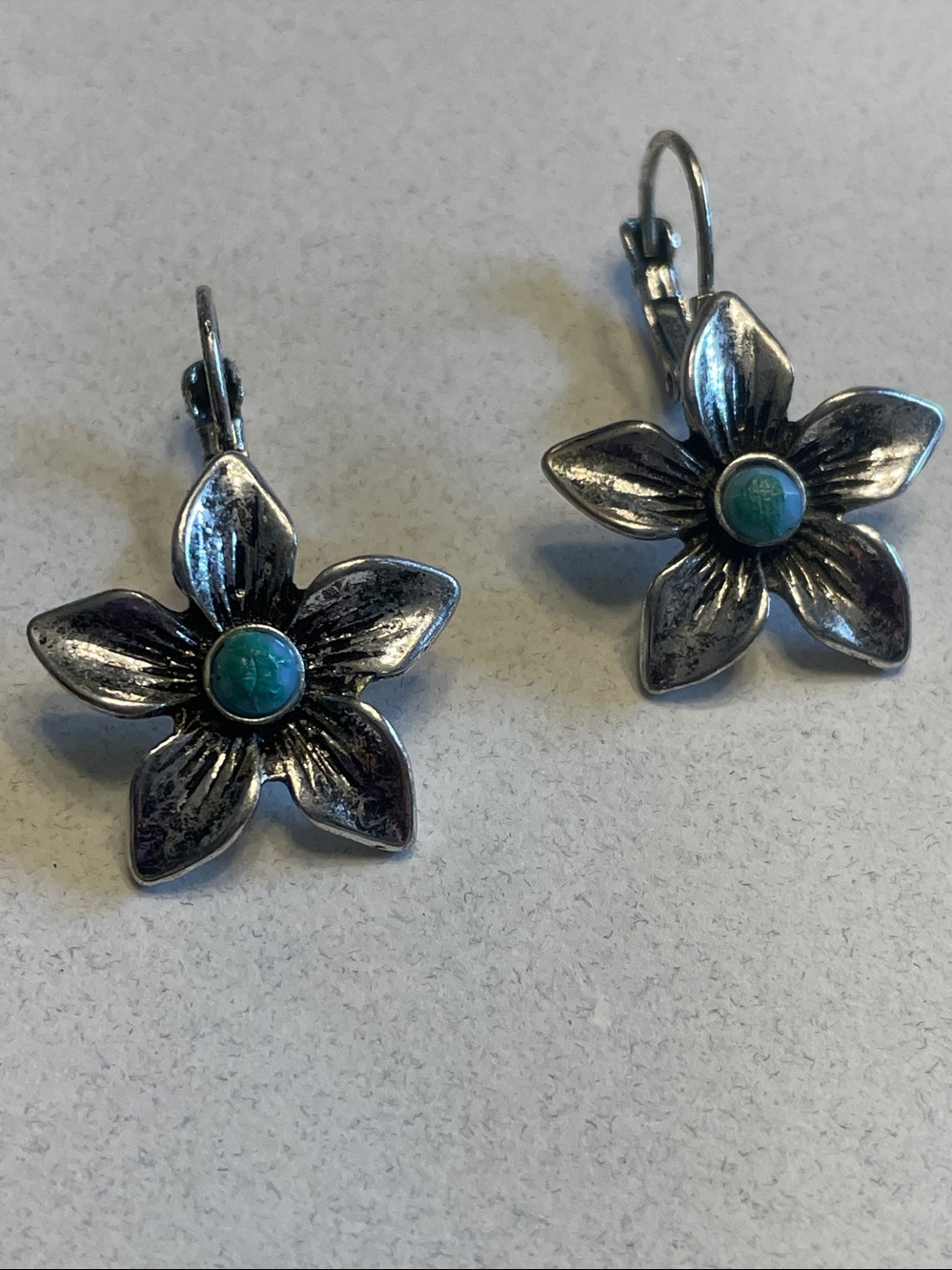 Turquoise Flower Lever back Earrings Silver Tone